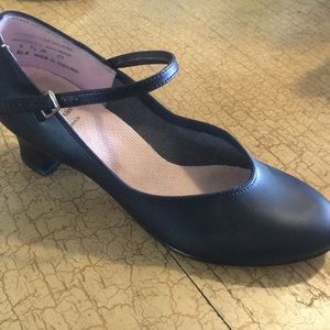 Capezio the dance maker black leather shoes 8.5